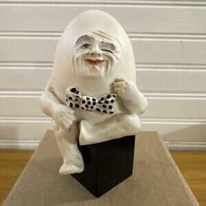 Allyson Nagel 4" Winking Egg Figurine - Checkered Bow Tie 1993 Made in Taiwan
